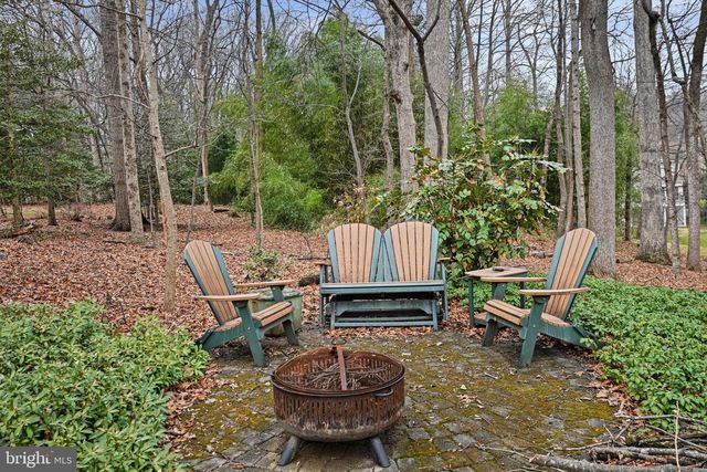 11698 FOX GLEN DR, Oakton, VA 22124