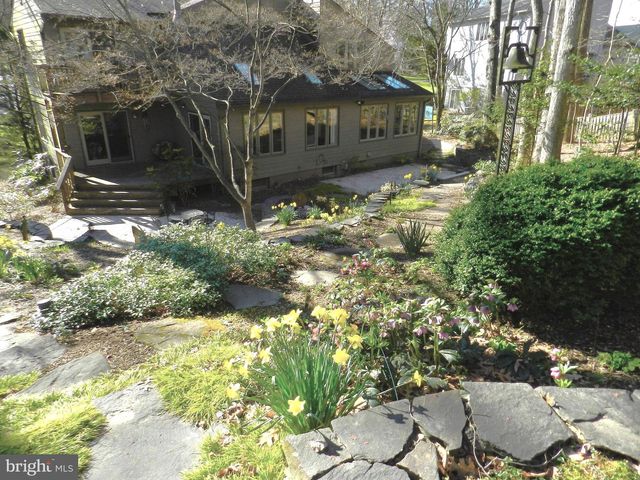 11698 FOX GLEN DR, Oakton, VA 22124