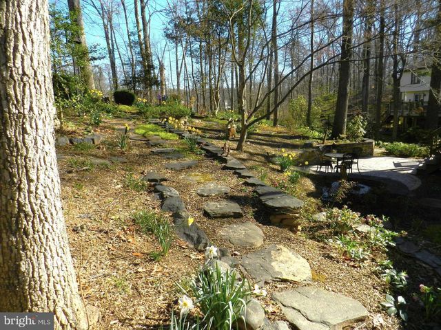 11698 FOX GLEN DR, Oakton, VA 22124