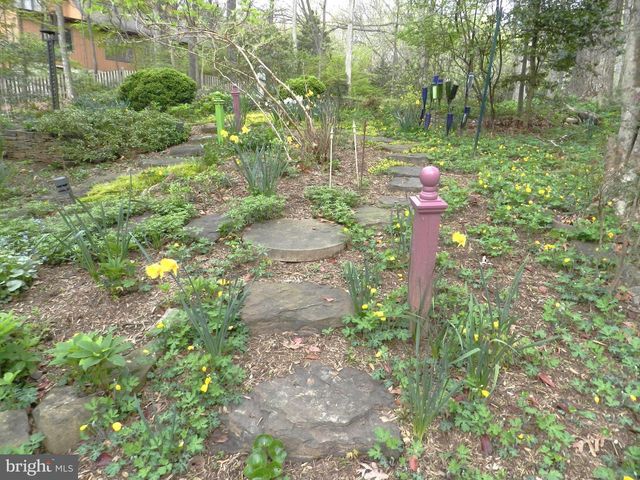 11698 FOX GLEN DR, Oakton, VA 22124