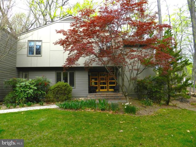 11698 FOX GLEN DR, Oakton, VA 22124