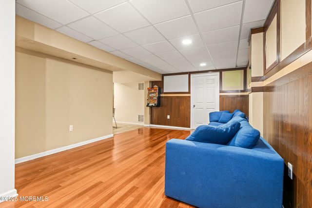 7 Linden Avenue, West Long Branch, NJ 07764