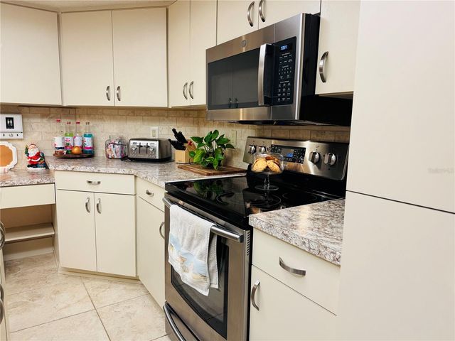 8970 LISMORE COURT, Weeki Wachee, FL 34614