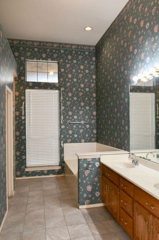 2901 Lois Lane, Rowlett, TX 75088