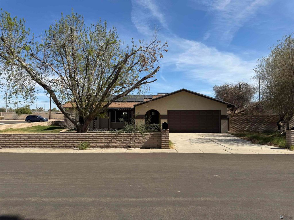 1249 S 40 Dr, Yuma, AZ 85364
