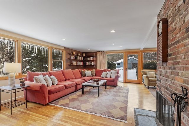 29 King Ln, Concord, MA 01742