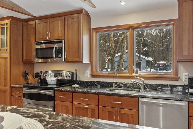 29 King Ln, Concord, MA 01742