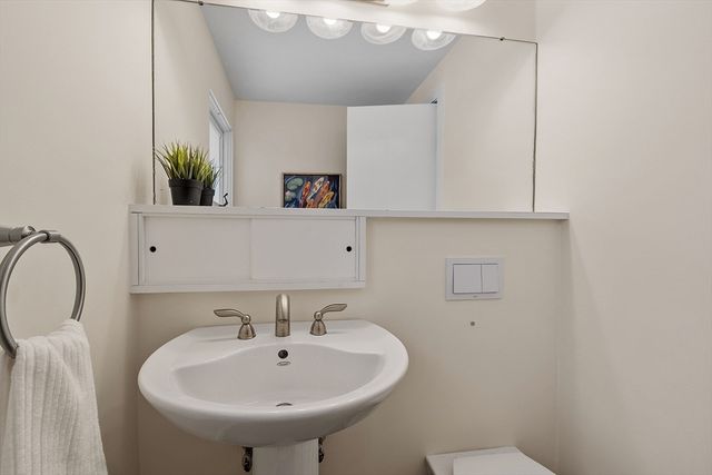 29 King Ln, Concord, MA 01742