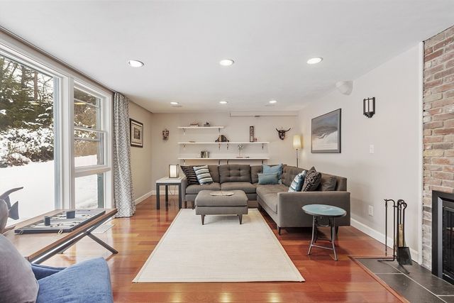 29 King Ln, Concord, MA 01742