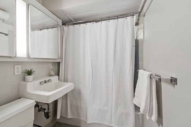 29 King Ln, Concord, MA 01742