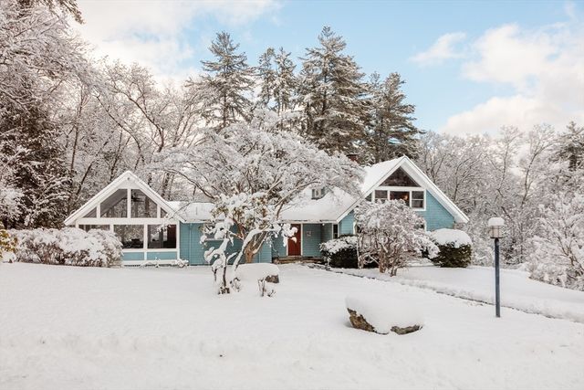 29 King Ln, Concord, MA 01742