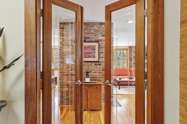 29 King Ln, Concord, MA 01742