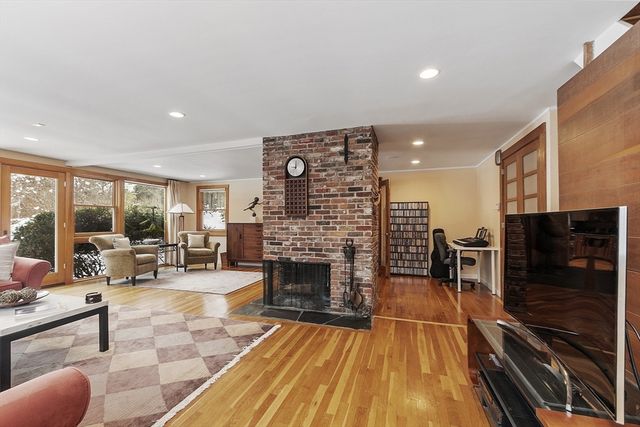29 King Ln, Concord, MA 01742