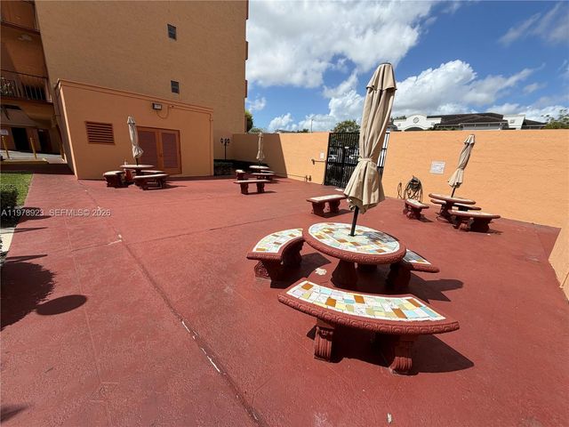 1800 W 54th Street 309, Hialeah, FL 33012
