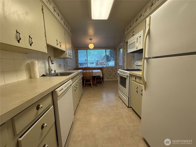 221 W Forest Avenue, Port Angeles, WA 98362