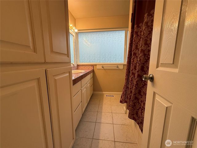 221 W Forest Avenue, Port Angeles, WA 98362