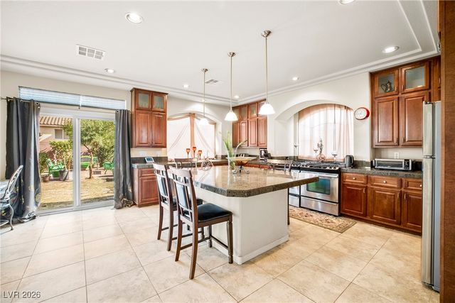 8276 Windsor Oaks Street, Las Vegas, NV 89139