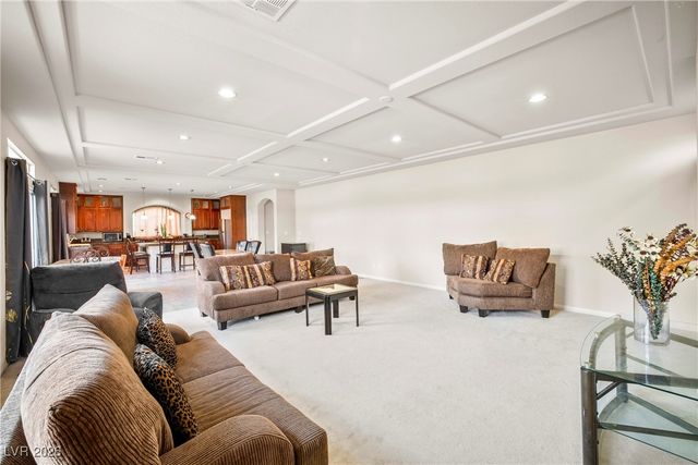 8276 Windsor Oaks Street, Las Vegas, NV 89139