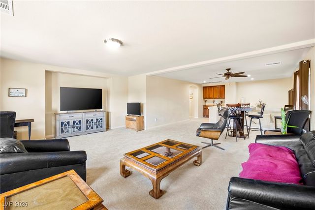 8276 Windsor Oaks Street, Las Vegas, NV 89139