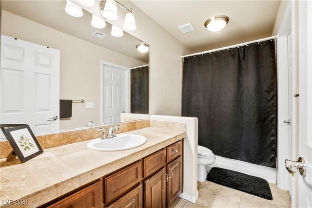 8276 Windsor Oaks Street, Las Vegas, NV 89139