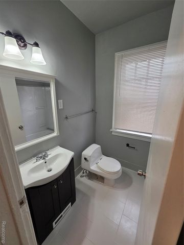 2530 Fullerton Street, Detroit, MI 48238