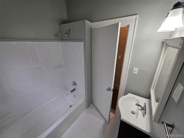 2530 Fullerton Street, Detroit, MI 48238