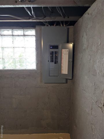 2530 Fullerton Street, Detroit, MI 48238