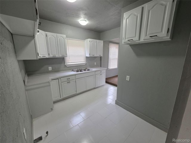 2530 Fullerton Street, Detroit, MI 48238