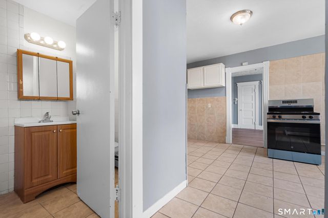 66 Standish Street 2W, Hartford, CT 06114