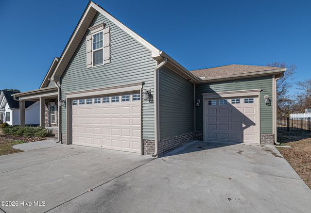 984 Whiskey Court, Grimesland, NC 27837