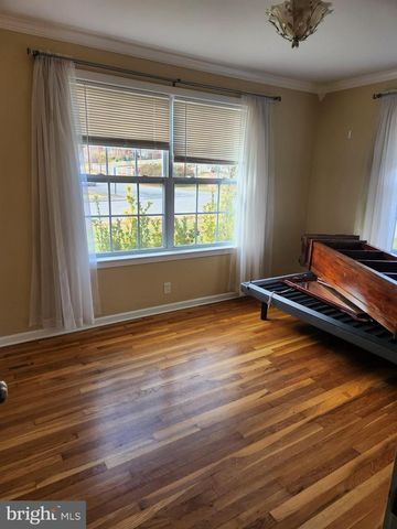 501 S SEMINARY ST, Charles Town, WV 25414