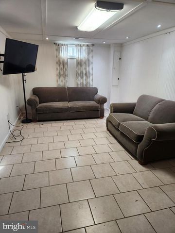 501 S SEMINARY ST, Charles Town, WV 25414