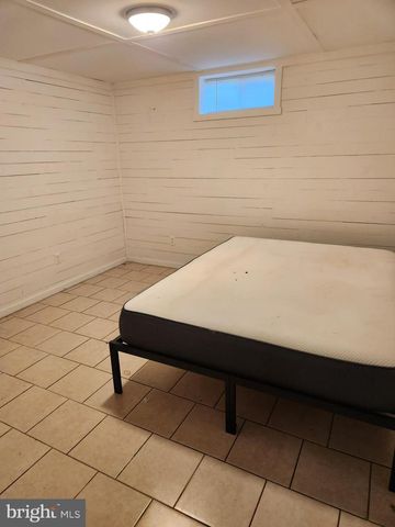 501 S SEMINARY ST, Charles Town, WV 25414