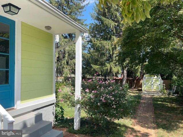 501 S SEMINARY ST, Charles Town, WV 25414