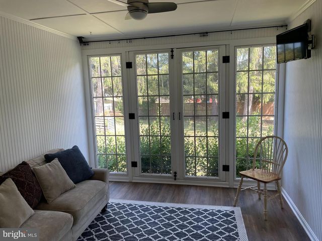 501 S SEMINARY ST, Charles Town, WV 25414