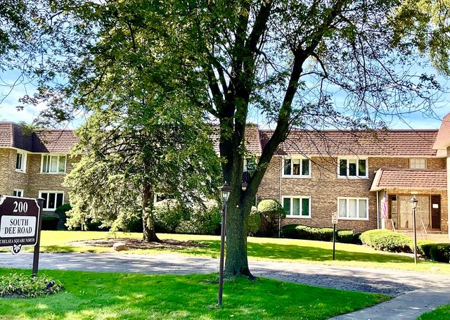200 S Dee Road 1A, Park Ridge, IL 60068