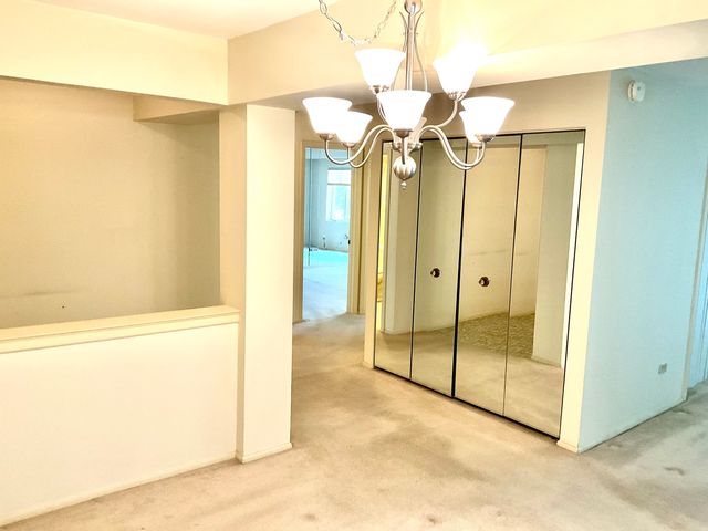 200 S Dee Road 1A, Park Ridge, IL 60068