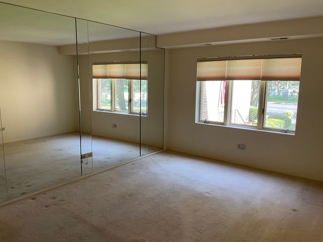 200 S Dee Road 1A, Park Ridge, IL 60068