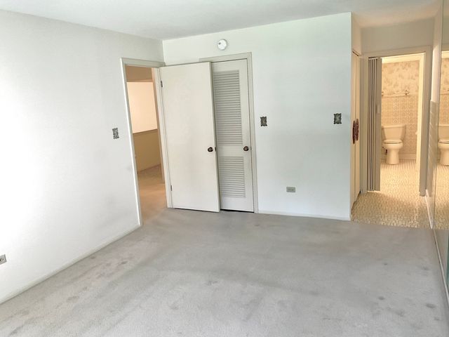 200 S Dee Road 1A, Park Ridge, IL 60068