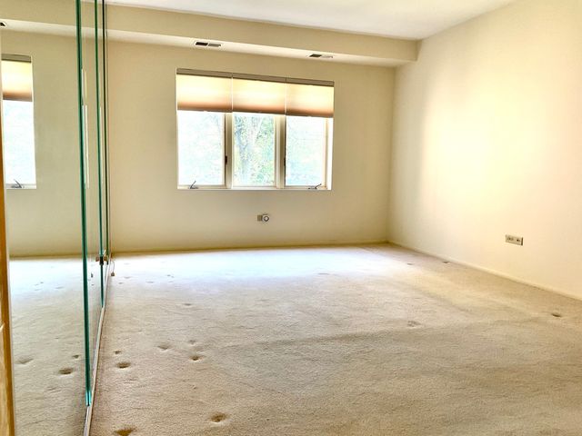 200 S Dee Road 1A, Park Ridge, IL 60068