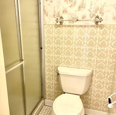 200 S Dee Road 1A, Park Ridge, IL 60068