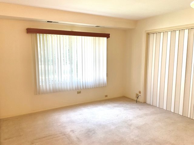 200 S Dee Road 1A, Park Ridge, IL 60068