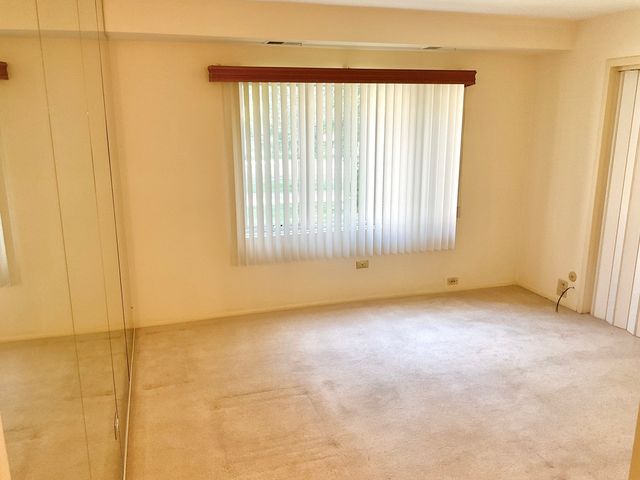 200 S Dee Road 1A, Park Ridge, IL 60068