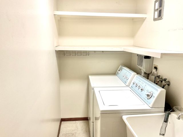 200 S Dee Road 1A, Park Ridge, IL 60068