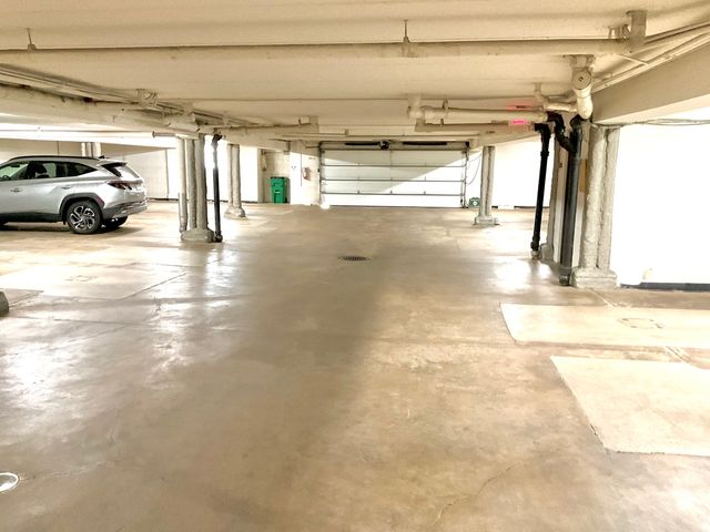 200 S Dee Road 1A, Park Ridge, IL 60068