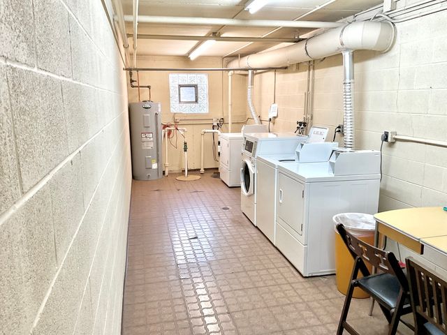 200 S Dee Road 1A, Park Ridge, IL 60068