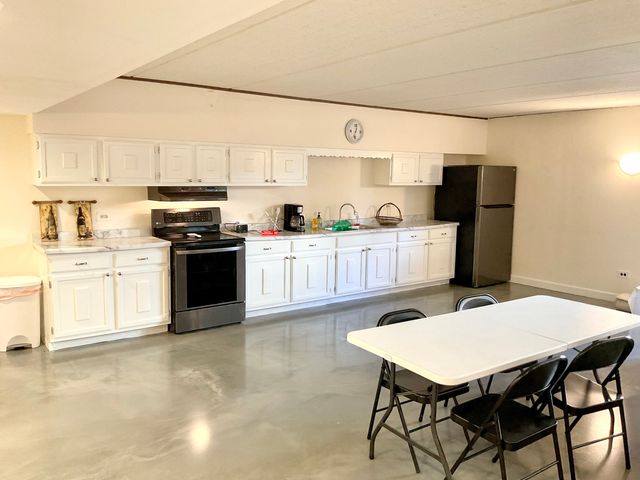 200 S Dee Road 1A, Park Ridge, IL 60068