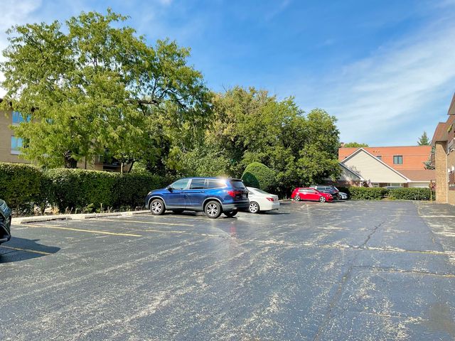 200 S Dee Road 1A, Park Ridge, IL 60068