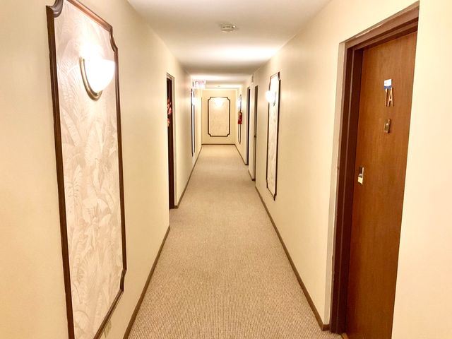 200 S Dee Road 1A, Park Ridge, IL 60068