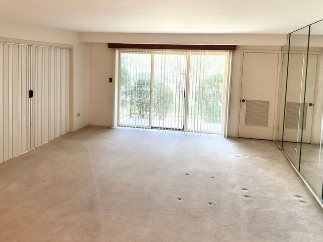200 S Dee Road 1A, Park Ridge, IL 60068